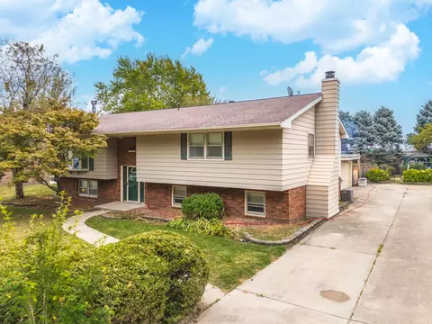 1909 Marzel Dr, Bloomington, IL 61701 photo 3