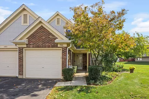 1968 Quaker Hollow Ln, Streamwood, IL 60107