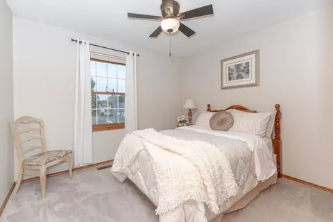 Bedroom - 8 Edgewood Ct, Bloomington, IL 61701 photo 4 of 6