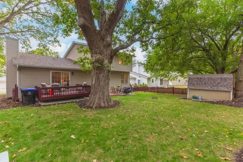 Exterior - 8 Edgewood Ct, Bloomington, IL 61701 photo 7 of 17