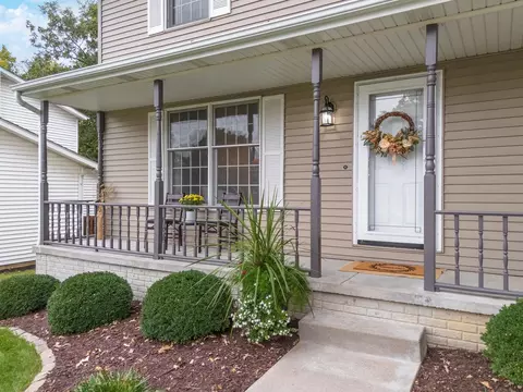 Exterior - 8 Edgewood Ct, Bloomington, IL 61701 photo 4 of 17