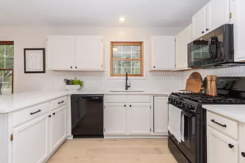Kitchen - 8 Edgewood Ct, Bloomington, IL 61701 photo 2 of 4