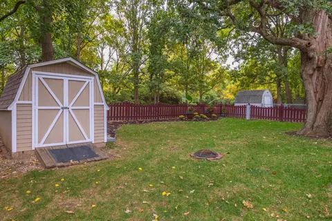Exterior - 8 Edgewood Ct, Bloomington, IL 61701 photo 9 of 17
