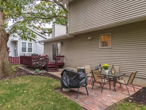 Exterior - 8 Edgewood Ct, Bloomington, IL 61701 photo 15 of 17