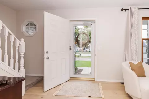 Entry Way - 8 Edgewood Ct, Bloomington, IL 61701 photo 2 of 4