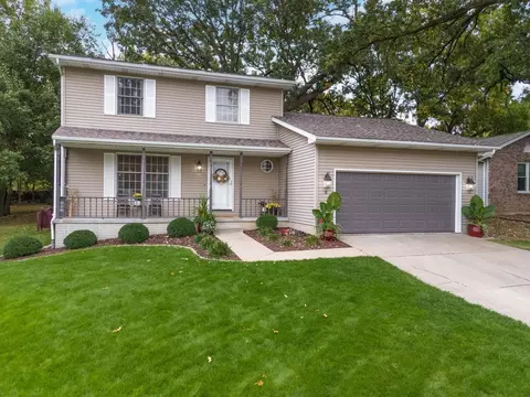 Exterior - 8 Edgewood Ct, Bloomington, IL 61701 photo 14 of 17