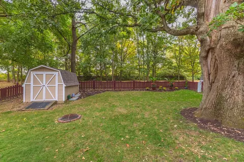 Exterior - 8 Edgewood Ct, Bloomington, IL 61701 photo 11 of 17