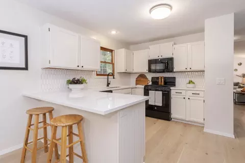 Kitchen - 8 Edgewood Ct, Bloomington, IL 61701 photo 1 of 4