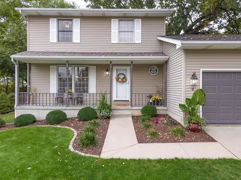 Exterior - 8 Edgewood Ct, Bloomington, IL 61701 photo 3 of 17