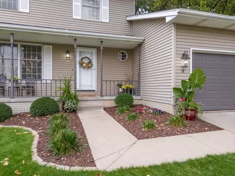 Exterior - 8 Edgewood Ct, Bloomington, IL 61701 photo 13 of 17