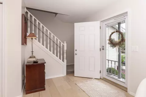 Entry Way - 8 Edgewood Ct, Bloomington, IL 61701 photo 1 of 4
