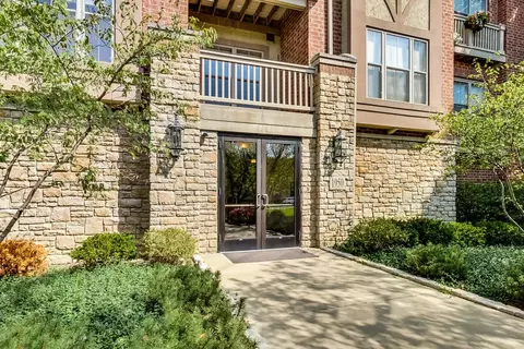 1950 Farnsworth Ln #202, Northbrook, IL 60062