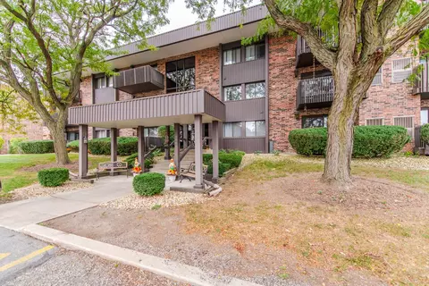 1504 Woodbridge Rd #2E, Joliet, IL 60436