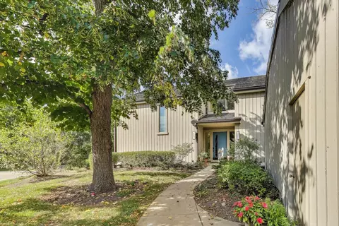 220 Thornhill Ct #D, Lake Barrington, IL 60010
