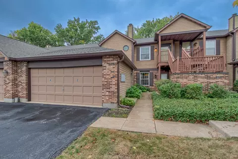 386 Sandhurst Cir #2, Glen Ellyn, IL 60137