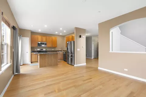 Living - Undisclosed, Hoffman Estates, IL 60192 photo 10 of 11