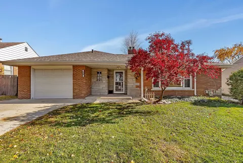 220 Earl Ave, Joliet, IL 60436
