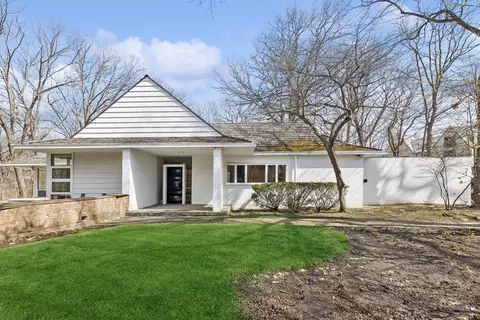 155 S Deere Park Dr, Highland Park, IL 60035