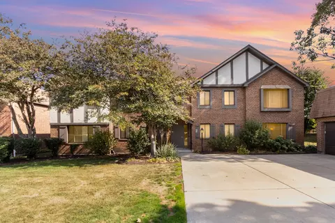 52 Parliament Dr W #127, Palos Heights, IL 60463