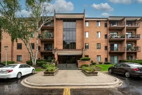 709 79th St #103, Darien, IL 60561
