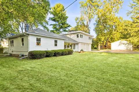 Exterior - 930 Jefferson Ave, Elgin, IL 60120 photo 3 of 5