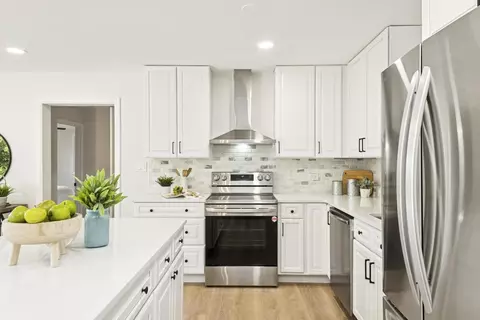 Kitchen - 930 Jefferson Ave, Elgin, IL 60120 photo 3 of 4