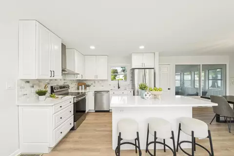 Kitchen - 930 Jefferson Ave, Elgin, IL 60120 photo 1 of 4