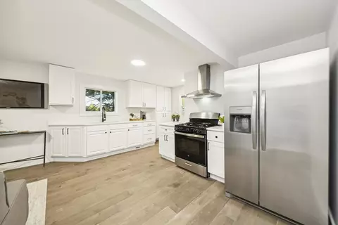 Kitchen - 930 Jefferson Ave, Elgin, IL 60120 photo 4 of 4