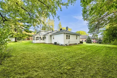 Exterior - 930 Jefferson Ave, Elgin, IL 60120 photo 5 of 5