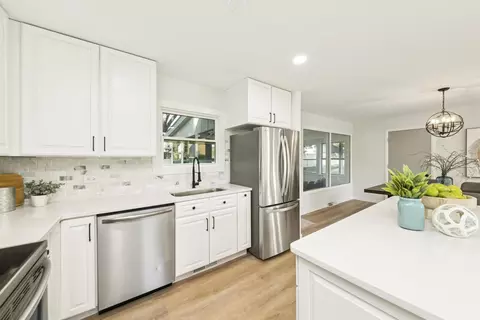 Kitchen - 930 Jefferson Ave, Elgin, IL 60120 photo 2 of 4