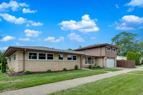 3639 Crain St, Skokie, IL 60076