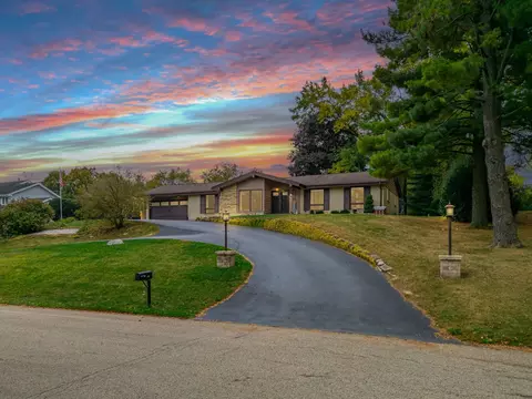 437 Edgewood Ln, Belvidere, IL 61008