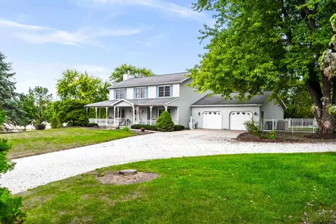 111 Donner Ct, Heyworth, IL 61745