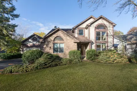 1956 N Lake Arlington Dr, Arlington Heights, IL 60004