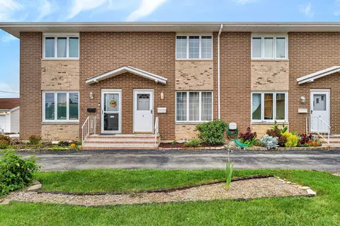 613 E 3rd St #4, Lockport, IL 60441 photo 1