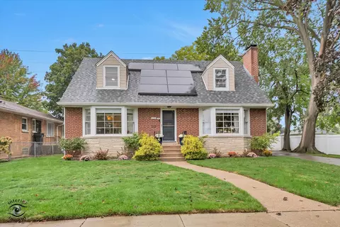 4050 Harvard Ter, Skokie, IL 60076