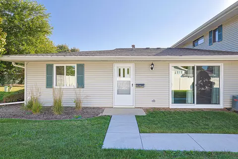 1128 Quanset Ct #1128, Schaumburg, IL 60194