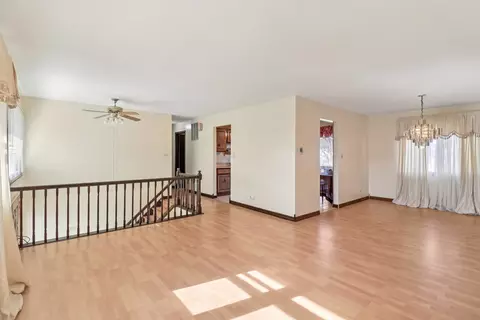 Living - 4485 Bayside Cir, Hoffman Estates, IL 60192 photo 3 of 7