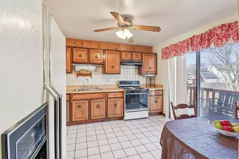Kitchen - 4485 Bayside Cir, Hoffman Estates, IL 60192 photo 1 of 4