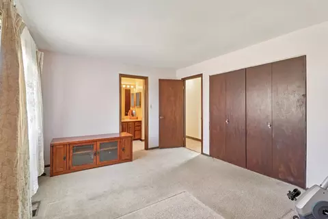 Bedroom - 4485 Bayside Cir, Hoffman Estates, IL 60192 photo 2 of 6