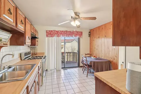 Kitchen - 4485 Bayside Cir, Hoffman Estates, IL 60192 photo 4 of 4