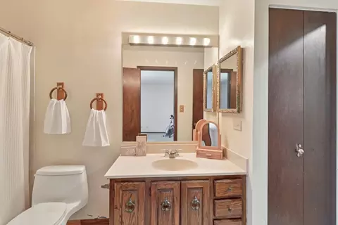 Bath - 4485 Bayside Cir, Hoffman Estates, IL 60192 photo 3 of 5