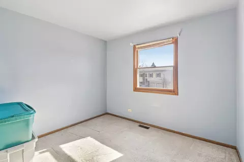 Bedroom - 4485 Bayside Cir, Hoffman Estates, IL 60192 photo 5 of 6
