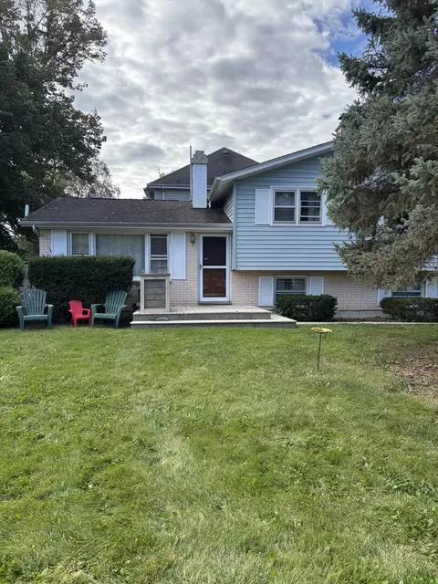 18740 W Willow Point Dr, Grayslake, IL 60030