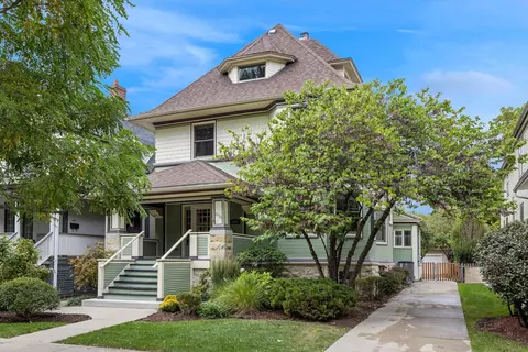 1030 Superior St, Oak Park, IL 60302