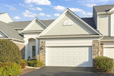 1424 Crimson Ln, Yorkville, IL 60560