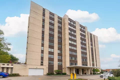 141 N La Grange Rd #601, La Grange, IL 60525