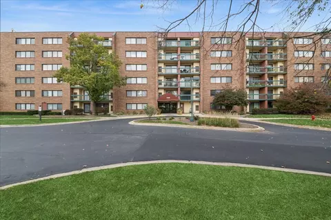 1800 Huntington Blvd #212, Hoffman Estates, IL 60169