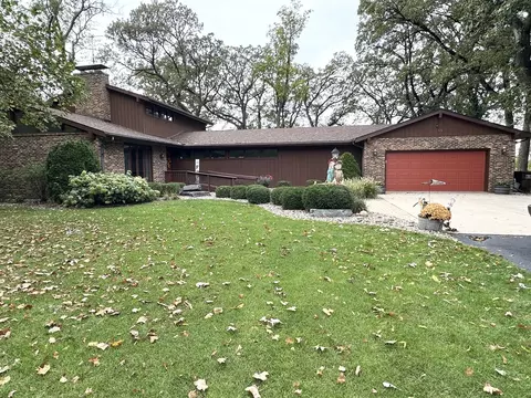 1588 Bittersweet Dr, Saint Anne, IL 60964