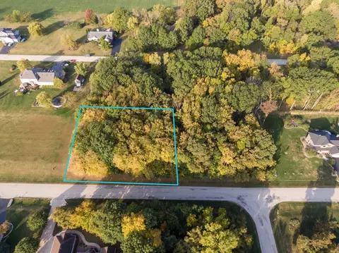 208 Hickory Ln, Kirkland, IL 60146